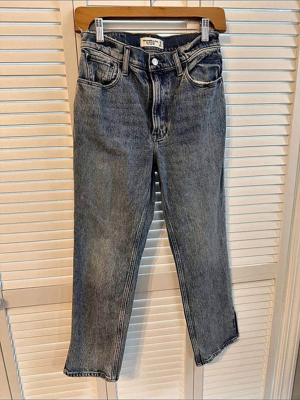 Abercrombie & Fitch The '90s Straight Ultra High Rise Split Hem Jean Jeans Blue